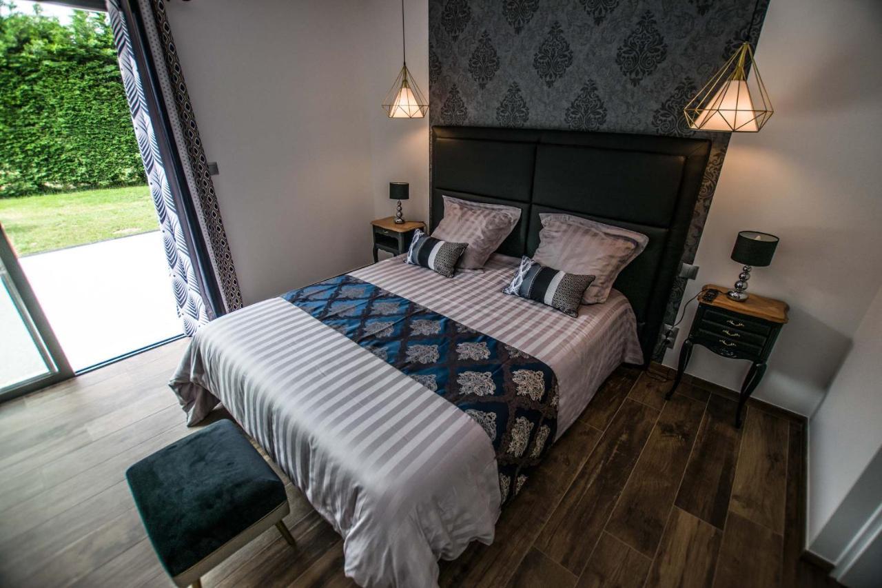 Chaniers Les Cuves - Saintes Bed & Breakfast エクステリア 写真