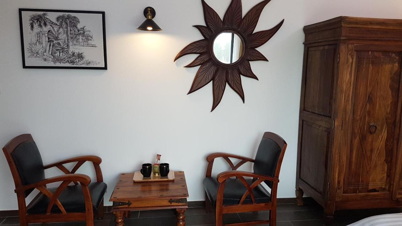 Chaniers Les Cuves - Saintes Bed & Breakfast エクステリア 写真