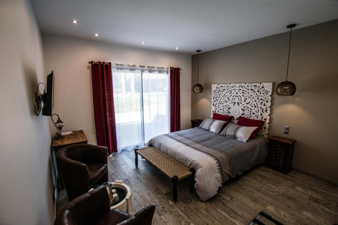 Chaniers Les Cuves - Saintes Bed & Breakfast エクステリア 写真