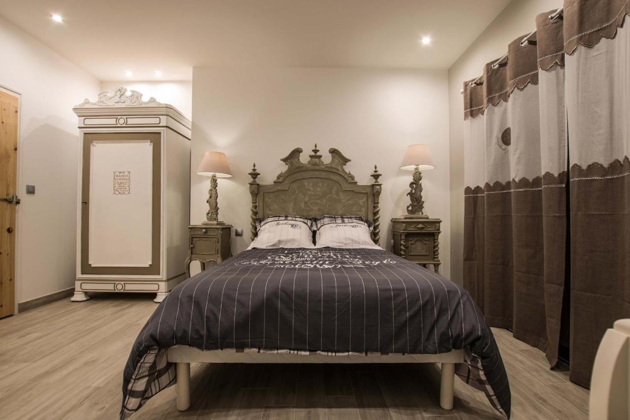 Chaniers Les Cuves - Saintes Bed & Breakfast エクステリア 写真