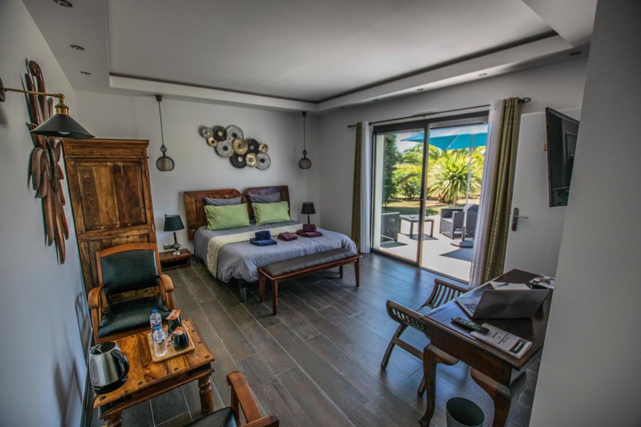 Chaniers Les Cuves - Saintes Bed & Breakfast エクステリア 写真