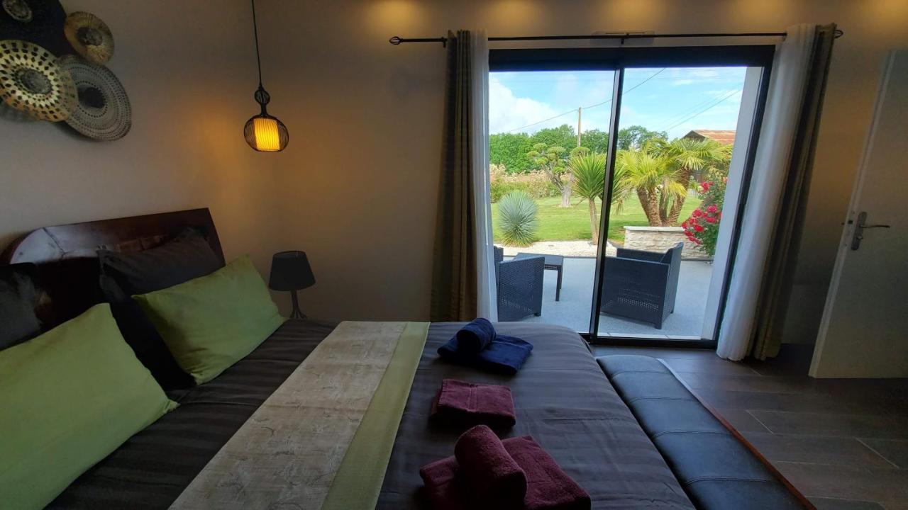 Chaniers Les Cuves - Saintes Bed & Breakfast エクステリア 写真