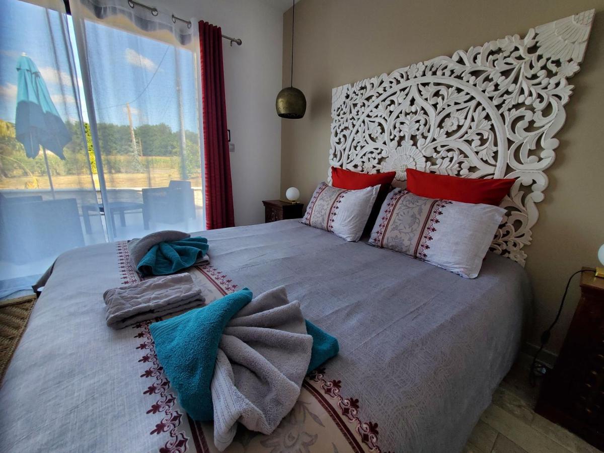 Chaniers Les Cuves - Saintes Bed & Breakfast エクステリア 写真