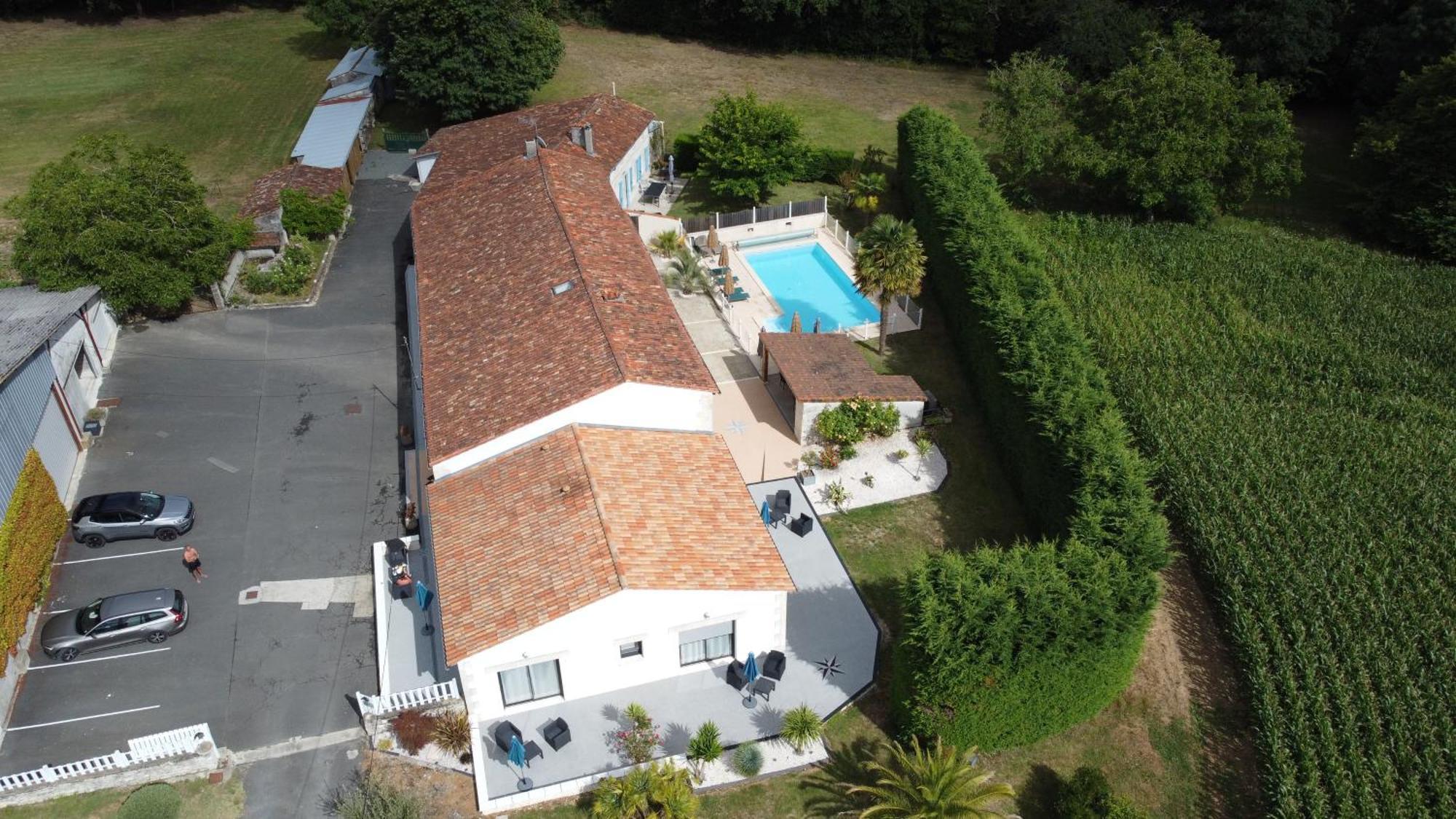 Chaniers Les Cuves - Saintes Bed & Breakfast エクステリア 写真
