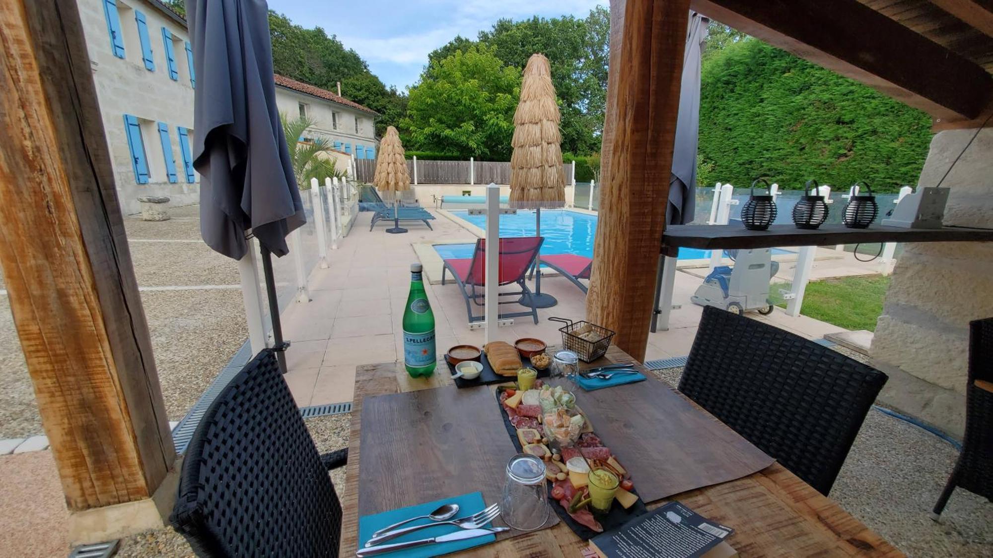 Chaniers Les Cuves - Saintes Bed & Breakfast エクステリア 写真