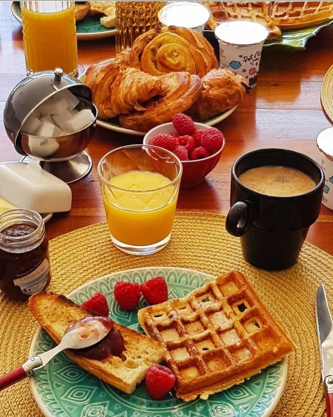 Chaniers Les Cuves - Saintes Bed & Breakfast エクステリア 写真
