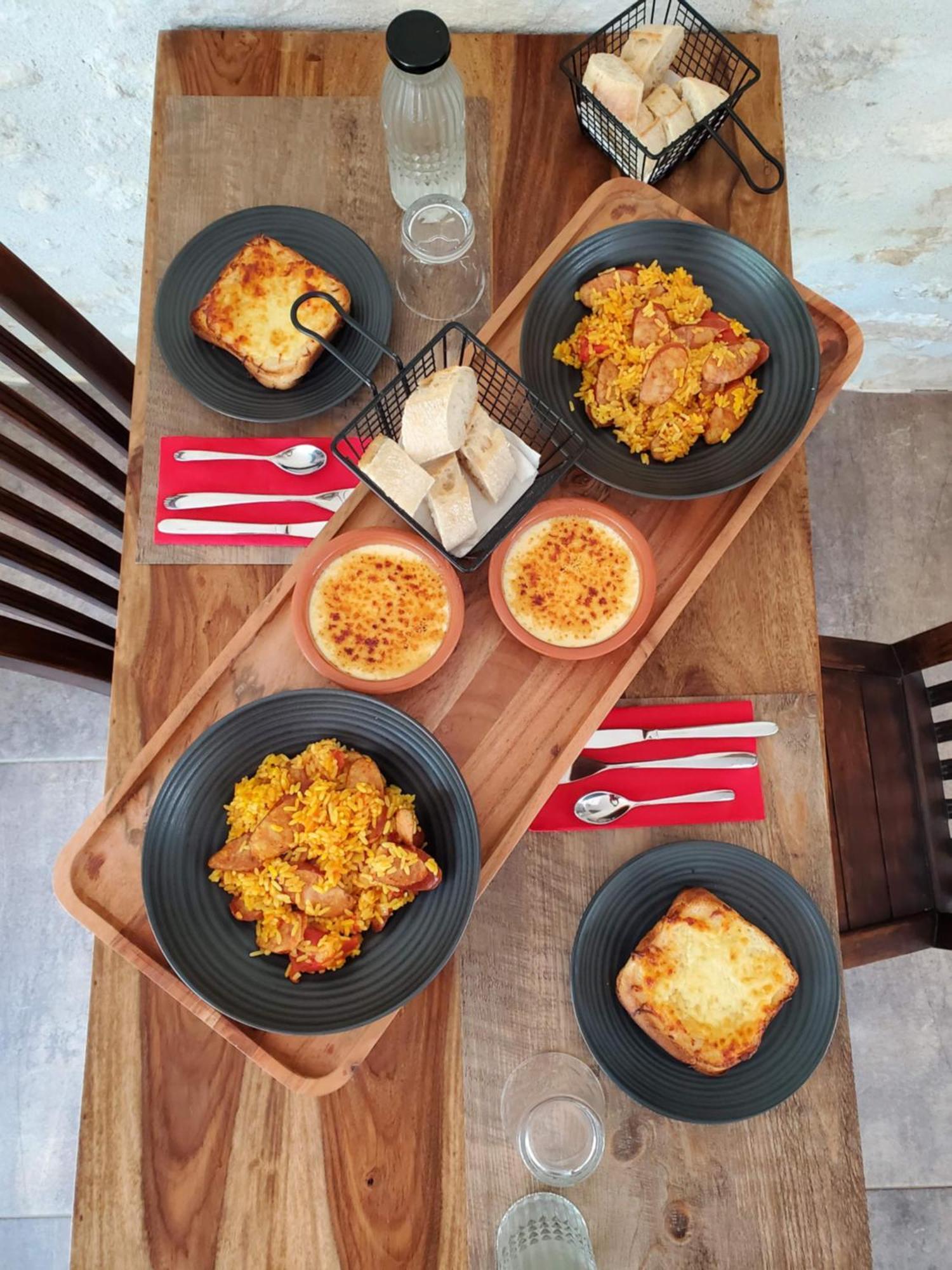 Chaniers Les Cuves - Saintes Bed & Breakfast エクステリア 写真